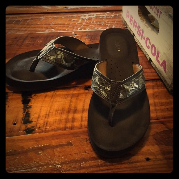 coach judy flip flops size 8